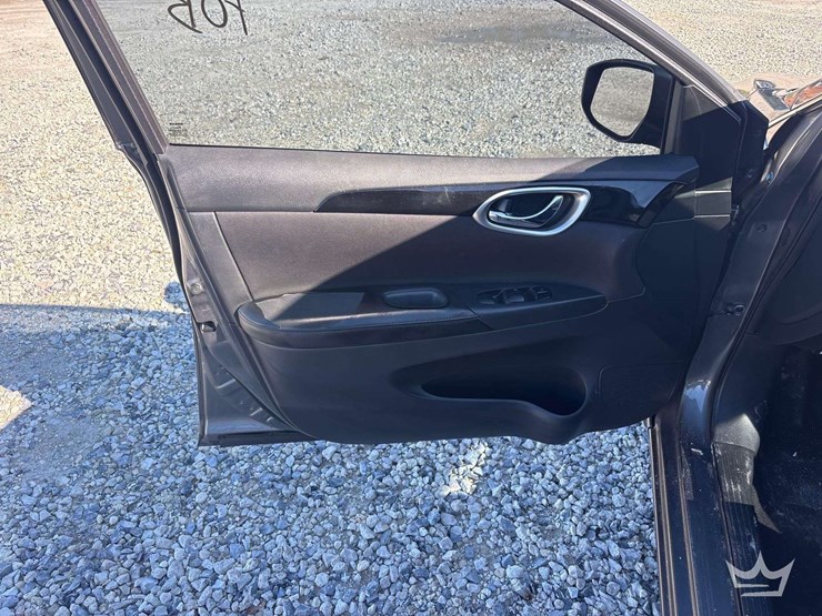 2019-nissan-sentra-sedan-image-11