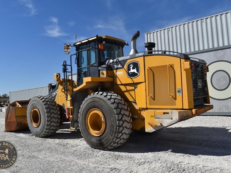 2021-deere-744l-image-20