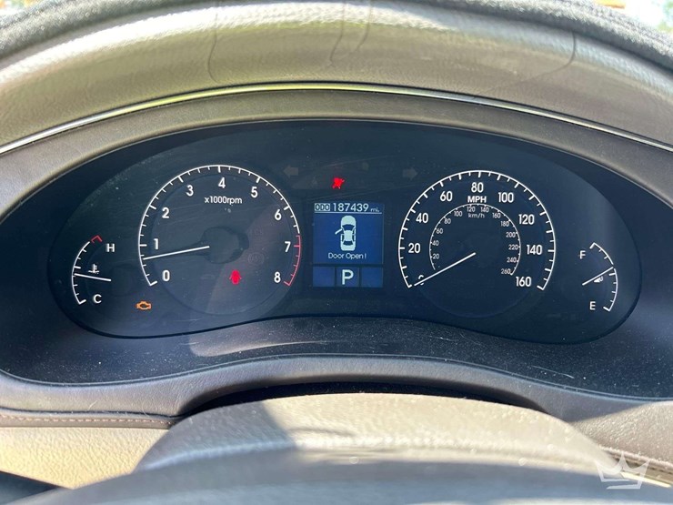 2009-hyundai-genesis-sedan-image-15