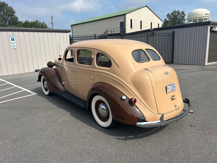 1938-plymouth-4-door-sedan-image-4