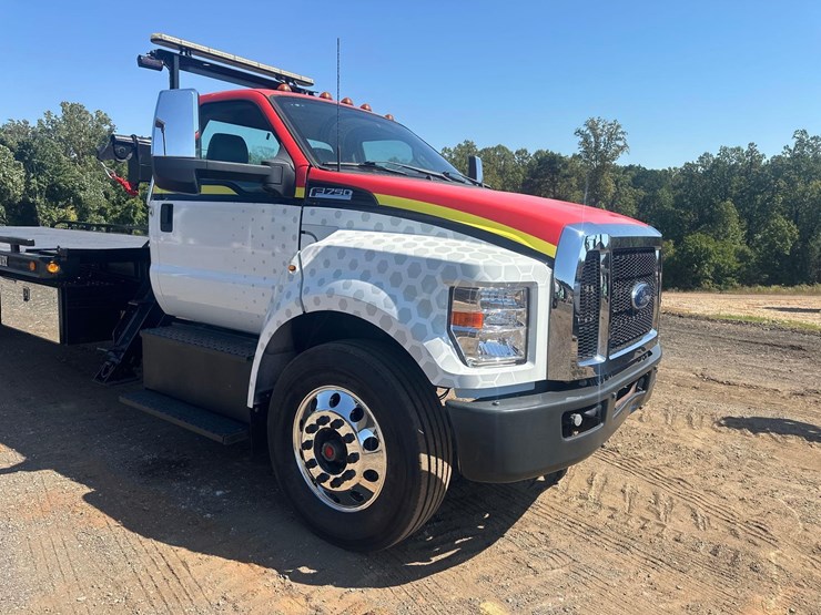 2022-ford-f750-image-19