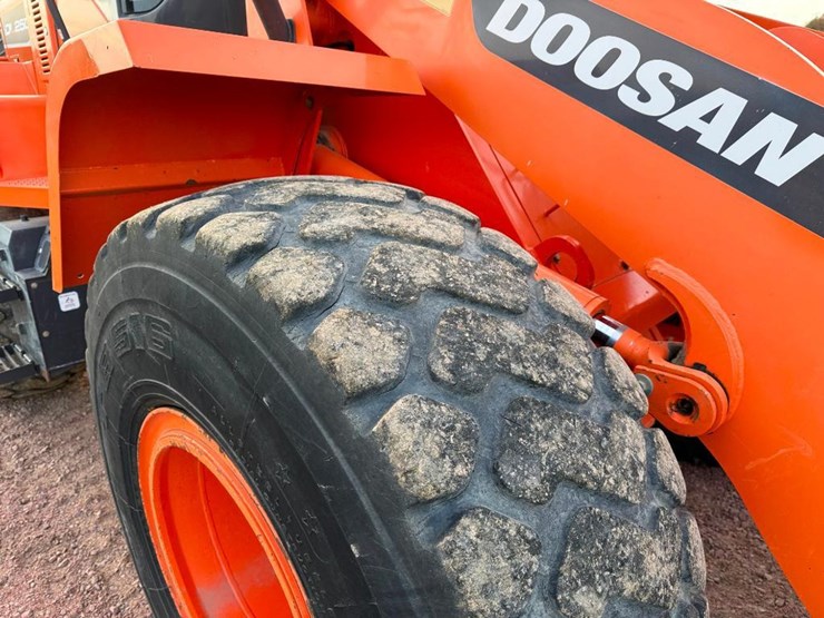 2017-doosan-dl250-5-image-8