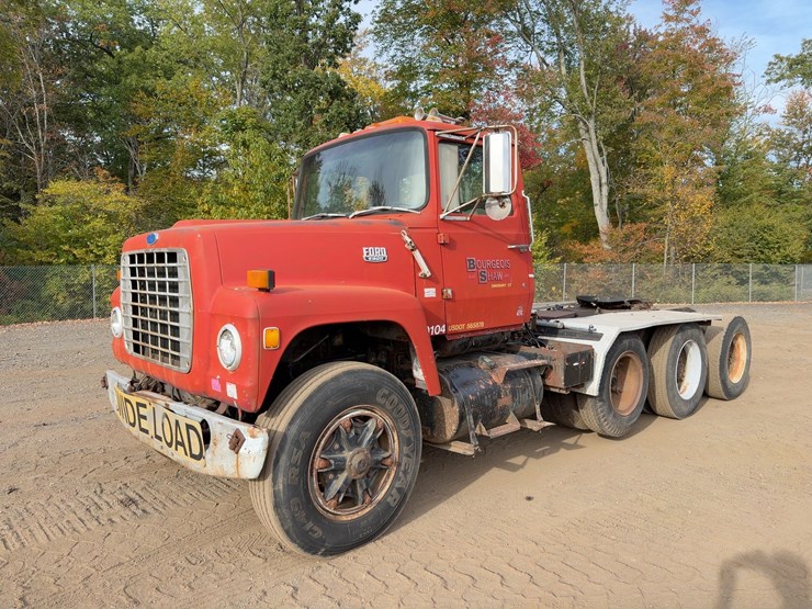 1985-ford-9000-image-1