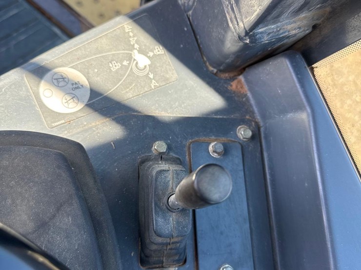 2013-deere-850k-wlt-image-34