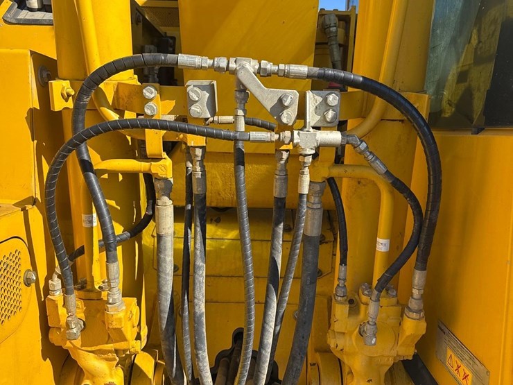 2022-komatsu-pc138us-image-18