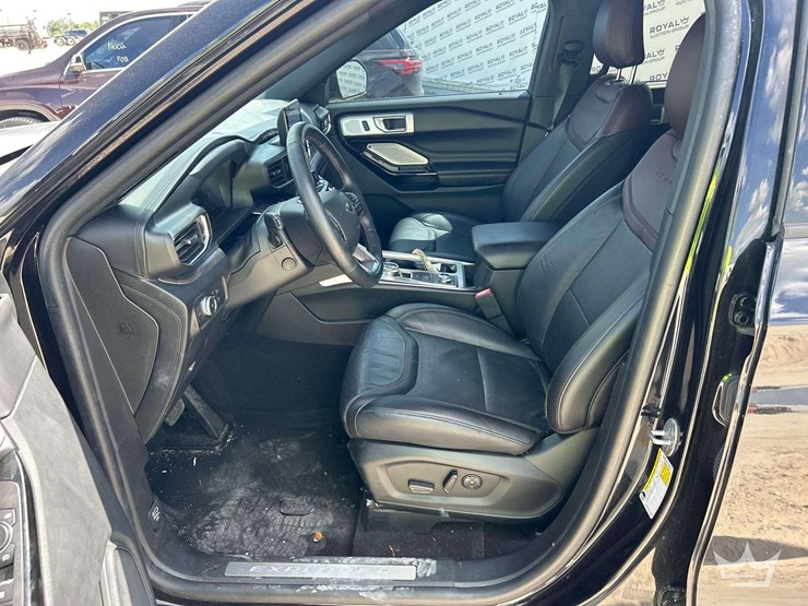 2022-ford-explorer-image-12