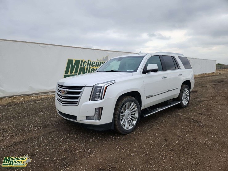 2016-cadillac-escalade-image-1