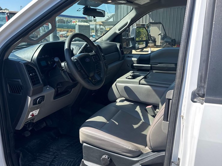 2018-ford-f550-xl-image-18
