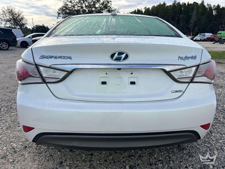 2013-hyundai-sonata-hybrid-sedan-image-23