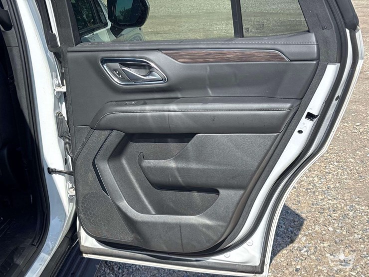 2022-chevrolet-tahoe-image-21