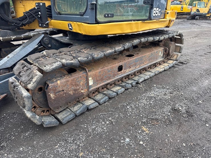2019-deere-85g-image-16
