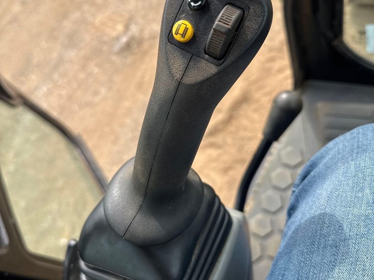 2023-caterpillar-306cr-image-35