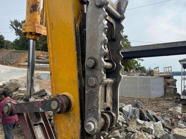 2015-komatsu-pc240-lc-10-image-23