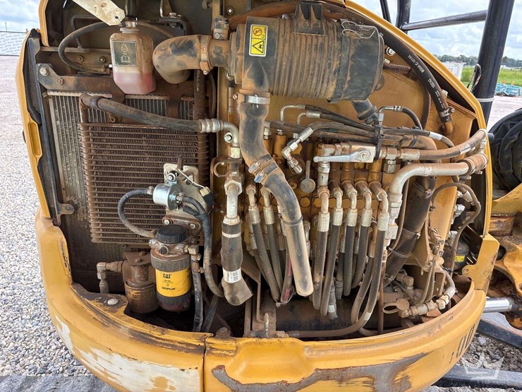 2018-caterpillar-303e-mini-excavator-image-16
