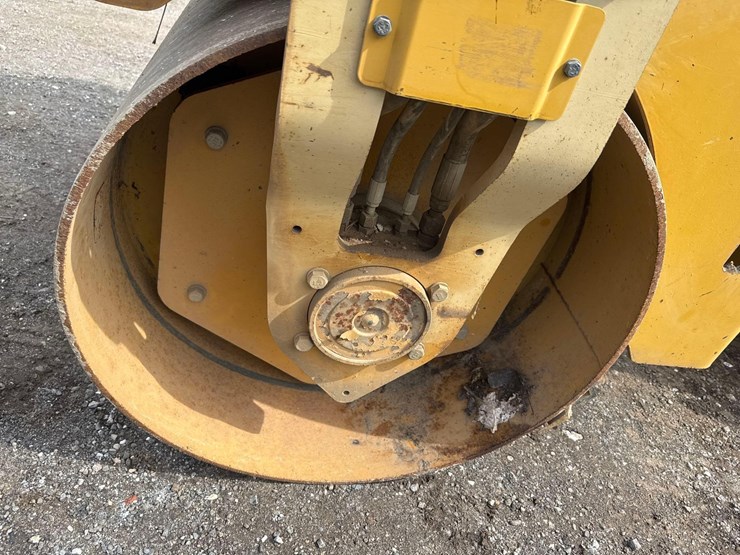 2020-caterpillar-cb34b-image-21
