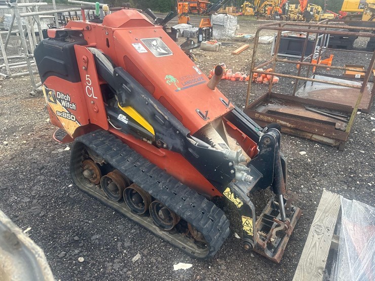 2015-ditch-witch-sk850-image-4