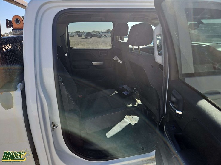 2015-chevrolet-silverado-2500hd-lt-image-16