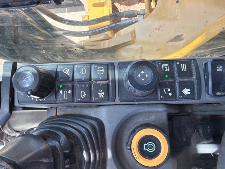 2020-caterpillar-330-image-14