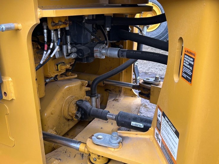 2024-john-deere-624-image-59