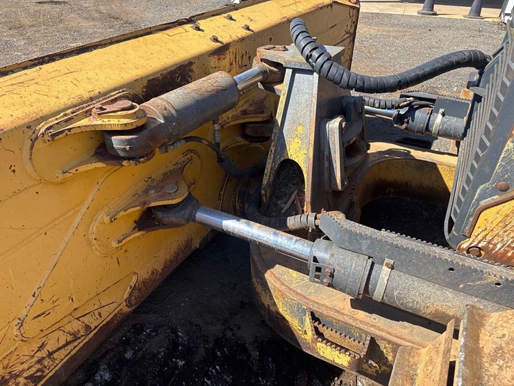 2013-deere-850k-wlt-image-16