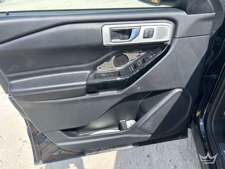 2022-ford-explorer-image-11