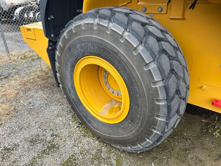 2024-john-deere-624-image-58