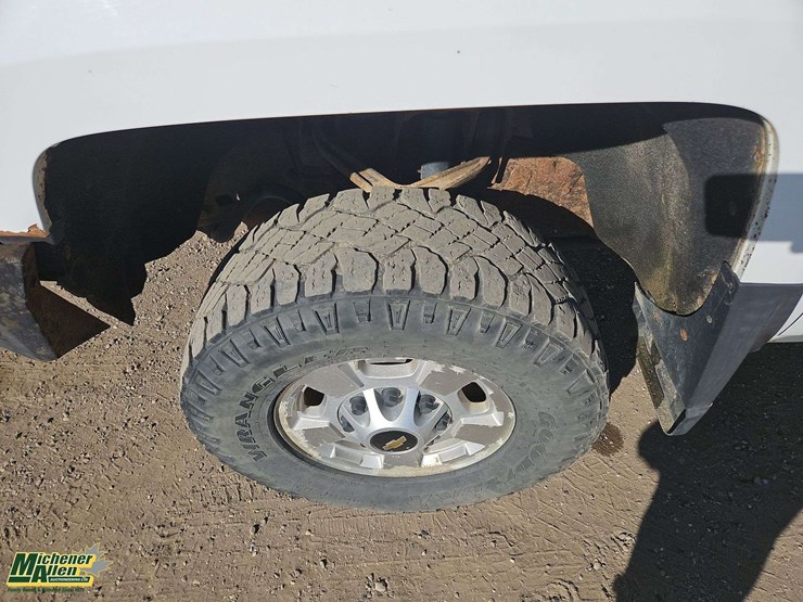 2015-chevrolet-silverado-2500hd-lt-image-9