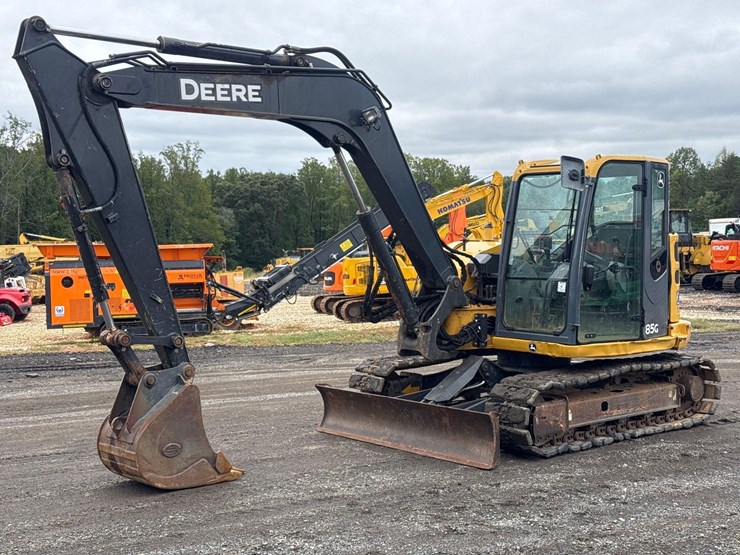 2019-deere-85g-image-1