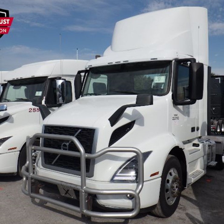 2024 VOLVO VNR300