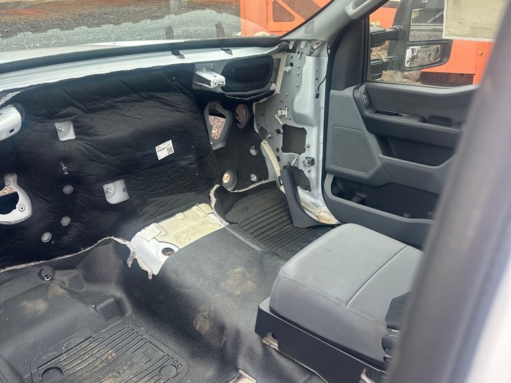 2024-ford-f550-xl-image-9