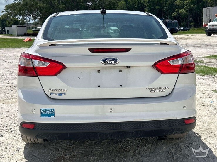 2014-ford-focus-sedan-image-18