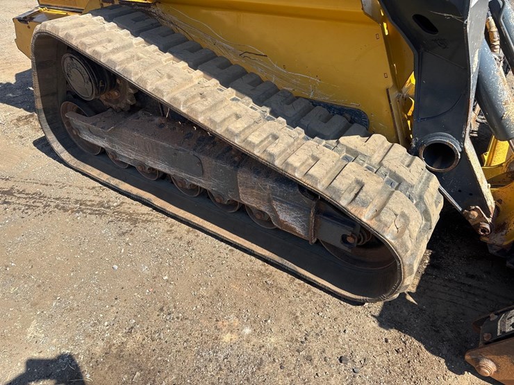 2020-deere-331g-image-15