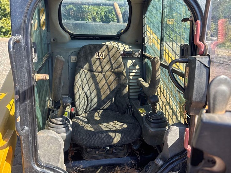 2016-caterpillar-299d2-image-19