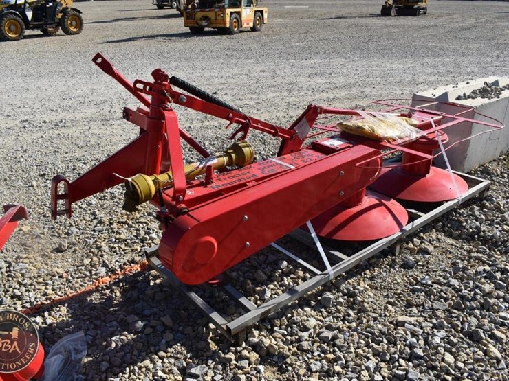 caterpillar-12-image-2