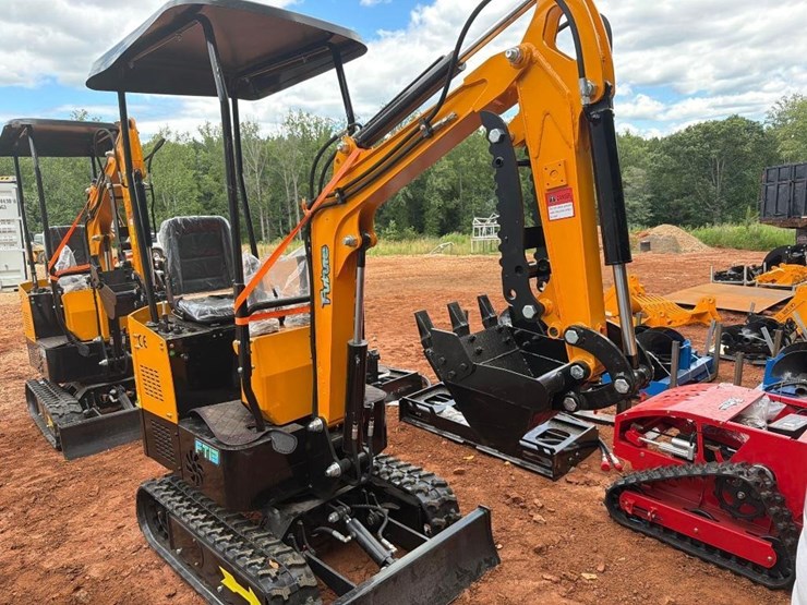 2026-future-13-mini-excavator-image-2