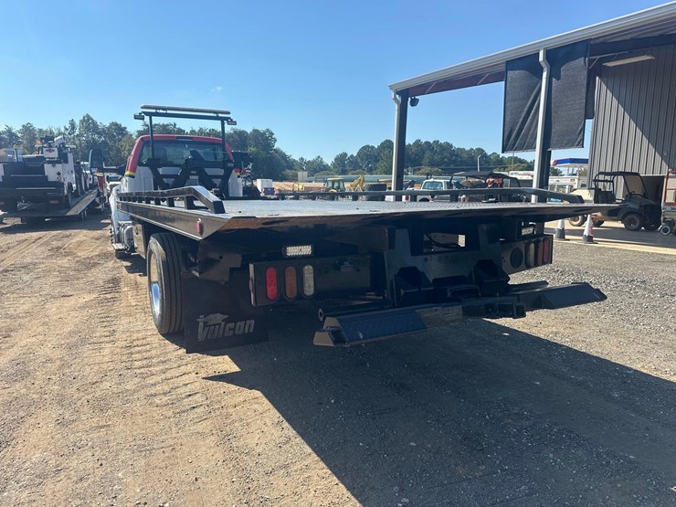 2022-ford-f750-image-12