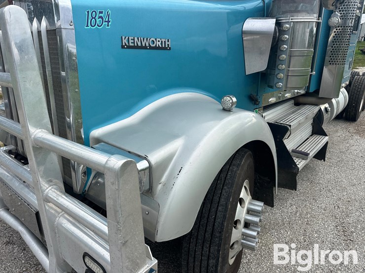 2018-kenworth-w900-image-16