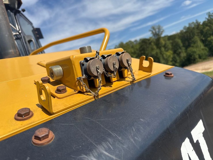 2017-caterpillar-d5k2-lgp-image-14