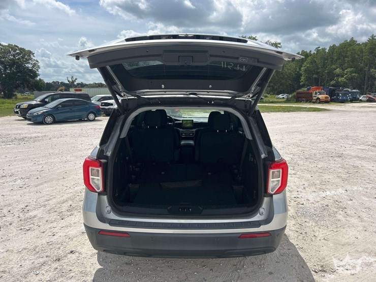 2022-ford-explorer-image-21