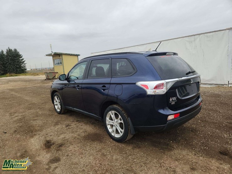 2014-mitsubishi-outlander-image-2