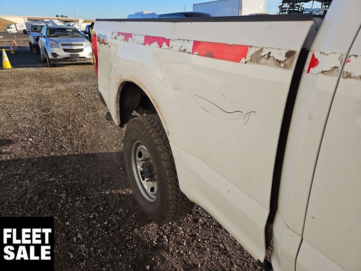 2021-ford-f350-image-34