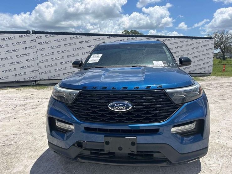 2023-ford-explorer-image-24