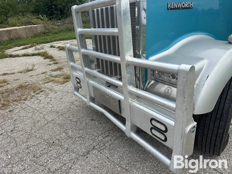 2018-kenworth-w900-image-17
