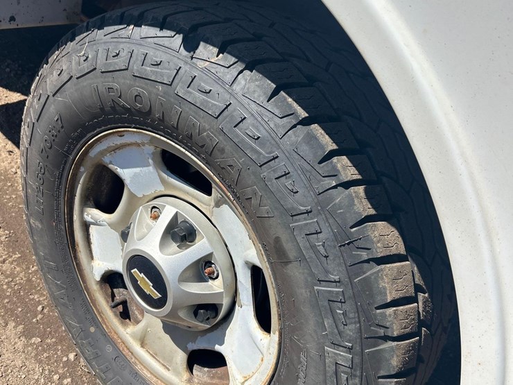 2013-chevrolet-2500-image-24
