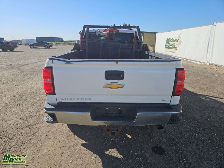 2015-chevrolet-silverado-2500hd-lt-image-6