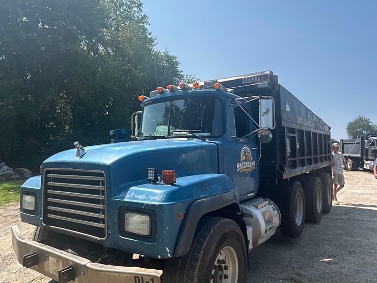 1996-mack-rd690s-image-2