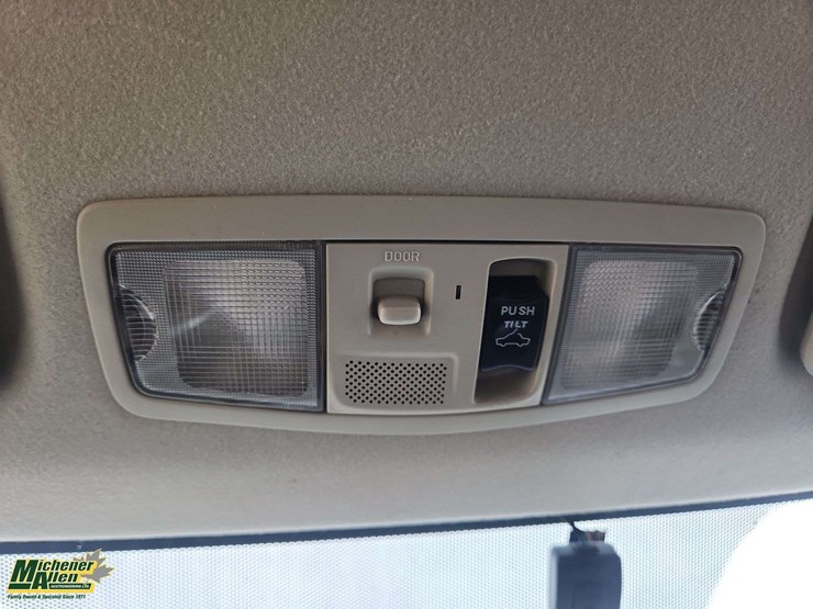2014-mitsubishi-outlander-image-21