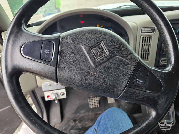 2009-international-durastar-4300-image-18