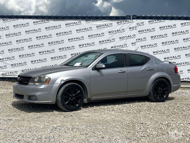 2014-dodge-avenger-sedan-image-1