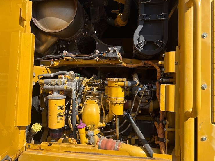 2011-caterpillar-140m2-vhp-plus-image-21